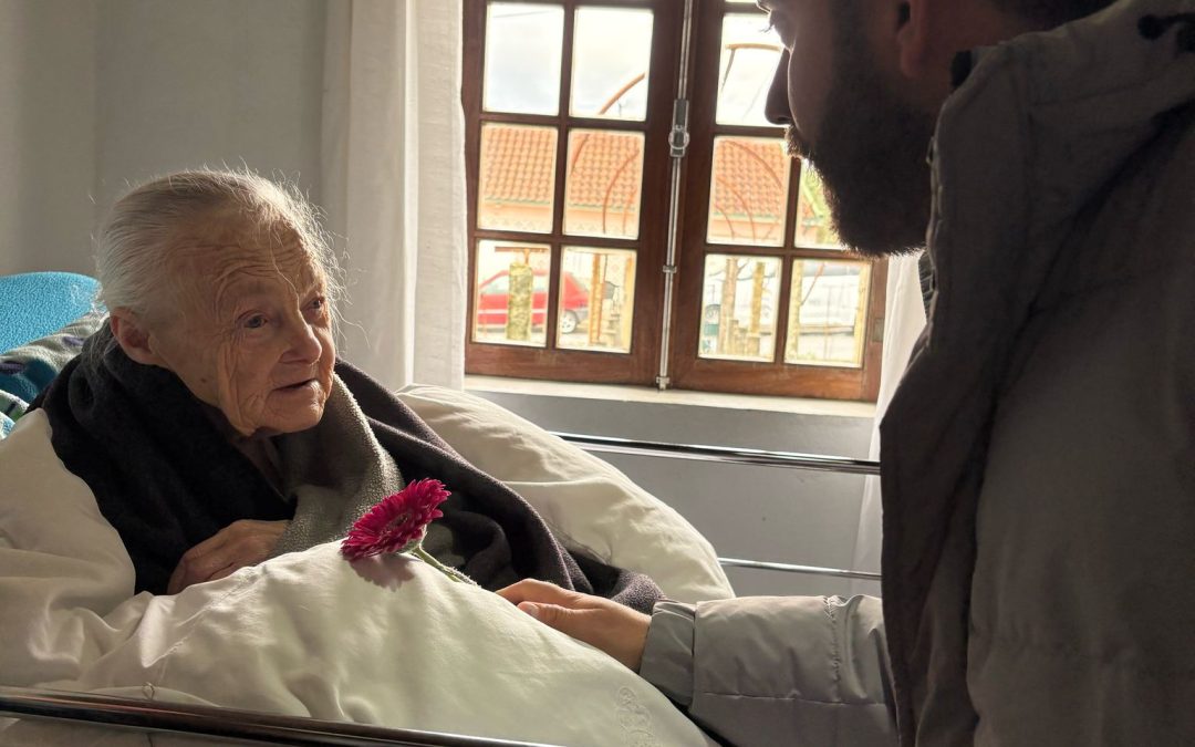 JUNTA DE CAÍDE DE REI VISITA SENHORAS MAIS VELHAS DA FREGUESIA 
